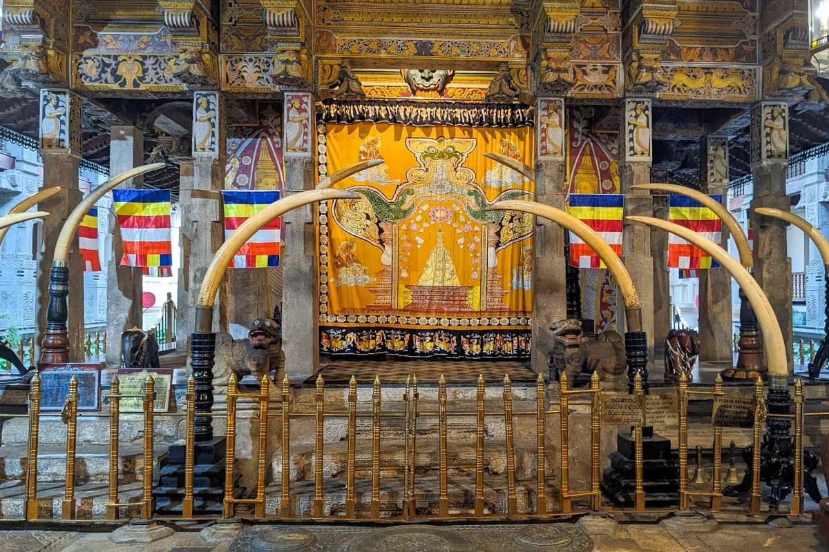 Visit Temple of the Tooth Relic
